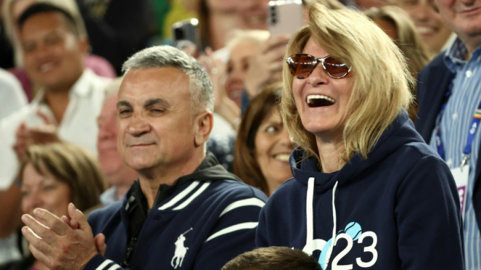 Open d'Australie: le p&egrave;re de Djokovic film&eacute; avec des supporters pro-russes