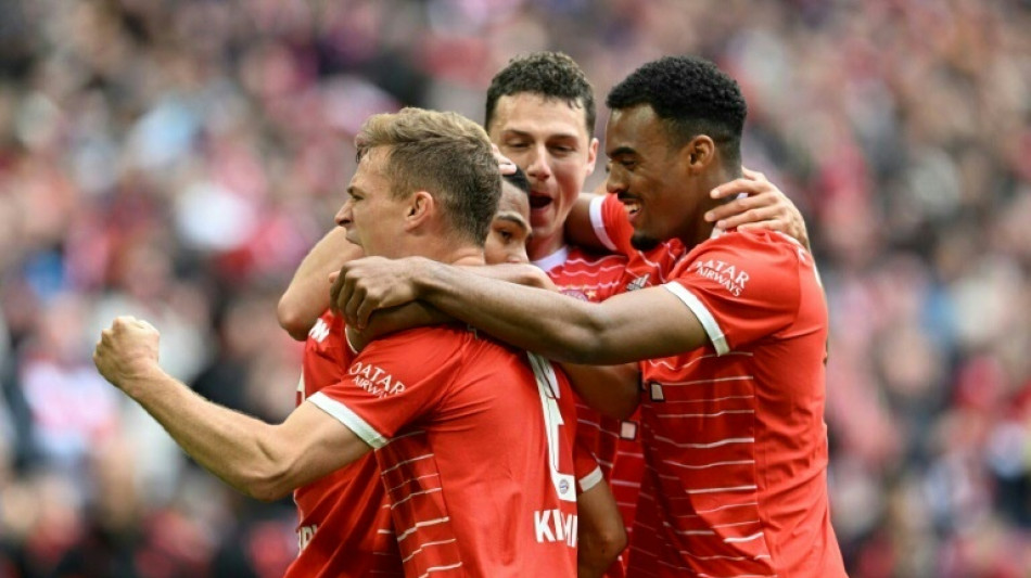 Bayern e Dortmund goleiam e luta pelo t&iacute;tulo da Bundesliga continua acirrada