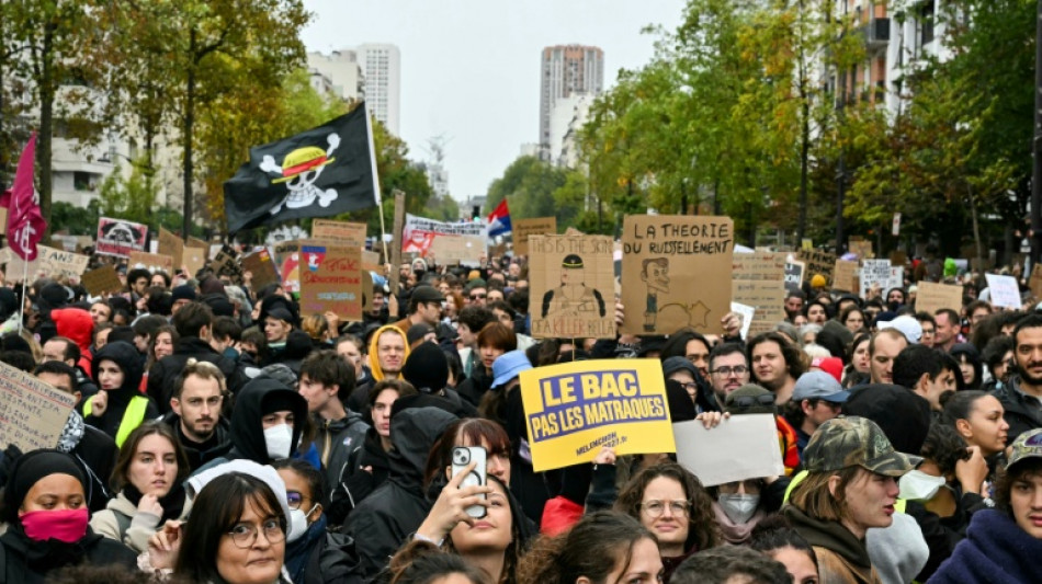 France: apr&egrave;s un samedi de manifestations calme, les autorit&eacute;s prudentes sur la suite de la col&egrave;re sociale