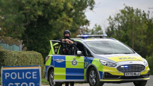 Royaume-Uni: cinq hommes arr&ecirc;t&eacute;s pour pr&eacute;paration d'un "acte terroriste" pr&egrave;s d'une base a&eacute;rienne