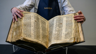 Antiga Bíblia hebraica bate recorde em leilão