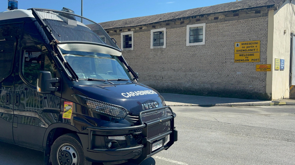 Tutto pronto a Shengjin per l'arrivo dei migranti dall'Italia