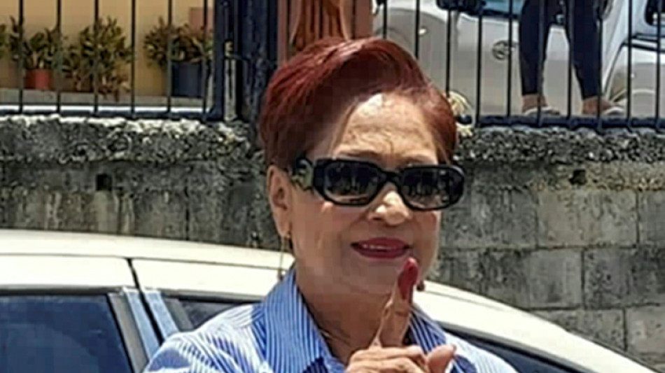 Kamla Persad-Bissessar jura como primera ministra de Trinidad y Tobago