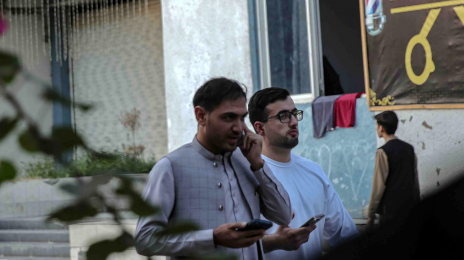 Riparte Internet in Afghanistan, festa nelle strade