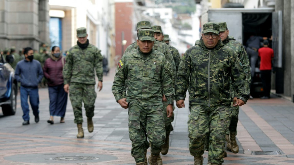 Indígenas de Ecuador desafían estado de excepción con bloqueos de rutas 