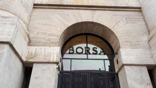 Borsa: Milano (-0,8%) nervosa con l'Europa in attesa di Moody's