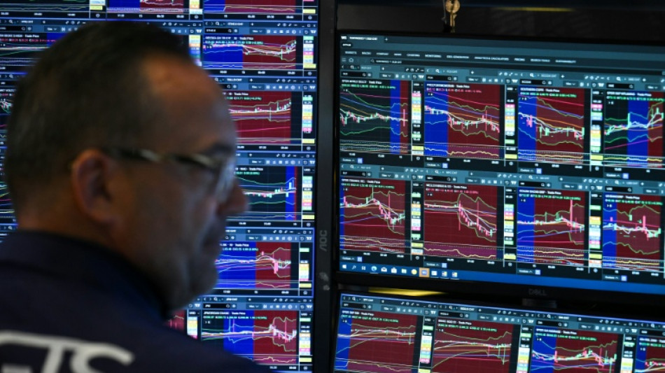 Wall Street termine en baisse, marque une pause avant un week-end prolong&eacute;