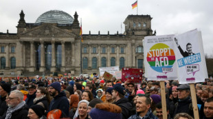 Aktivisten organisieren Lichtermeer gegen rechts und f&uuml;r Demokratie in Berlin
