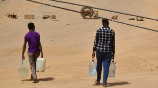 Sudaneses arriscam a vida para conseguir &aacute;gua