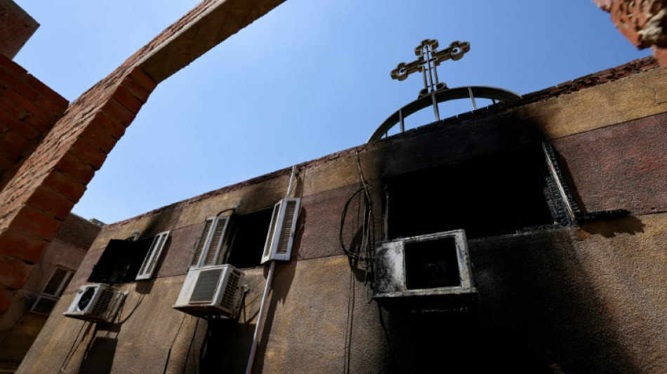 M&aacute;s de 40 muertos en incendio accidental en una iglesia copta de El Cairo