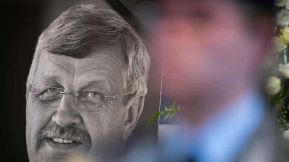 Witwe von erschossenem Kasseler Regierungspr&auml;sidenten L&uuml;bcke kritisiert Merz