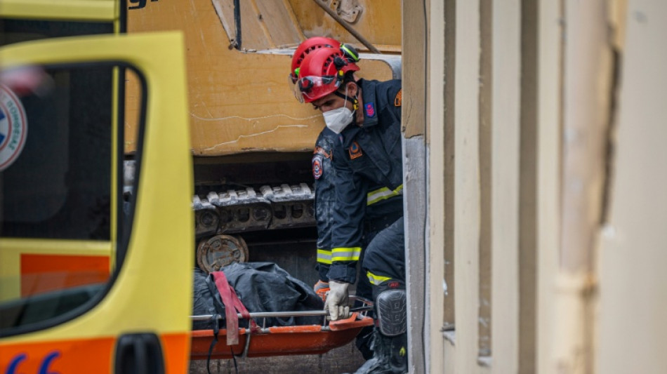 Ath&egrave;nes : six morts dans l'effondrement d'un immeuble d'un quartier touristique