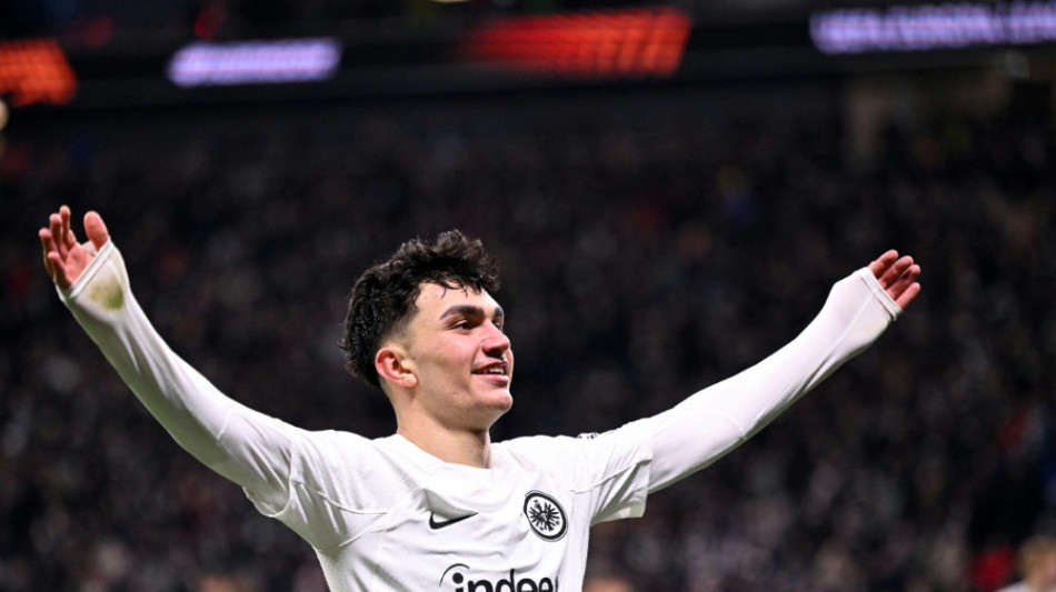 Traumtor Uzun als Dosen&ouml;ffner: Frankfurt fast im Achtelfinale