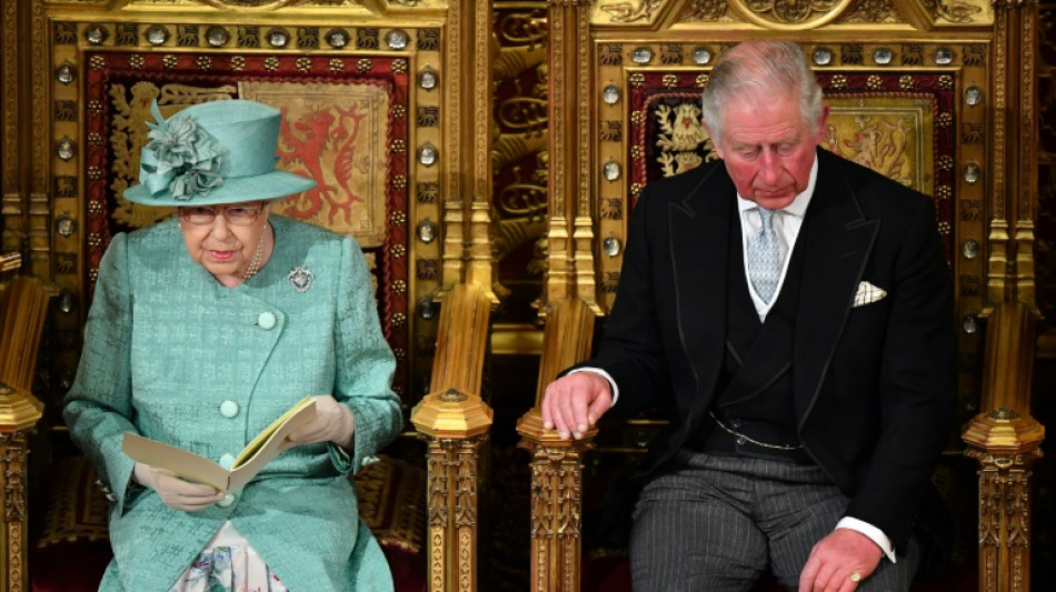 Royaume-Uni: la reine absente pour le discours du trône, remplacée par le prince Charles (Buckingham)