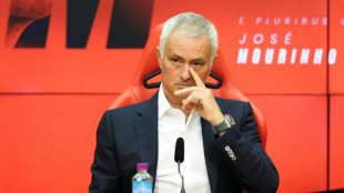 Benfica anuncia Jos&eacute; Mourinho como novo t&eacute;cnico