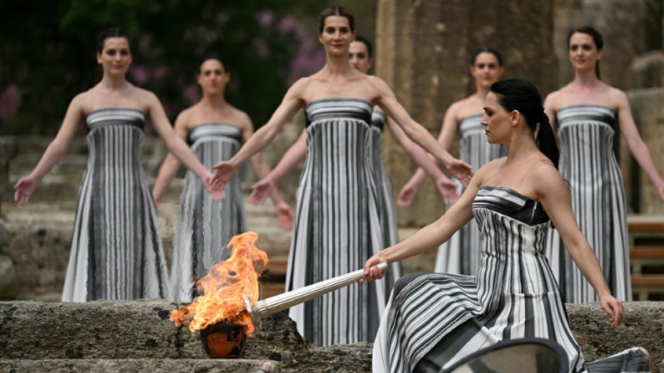 Olympische Flamme für Sommerspiele in Paris in Griechenland entzündet