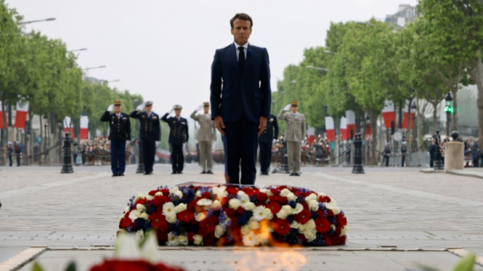 Francia conmemora rendicion nazi con conflicto en Ucrania como telón de fondo