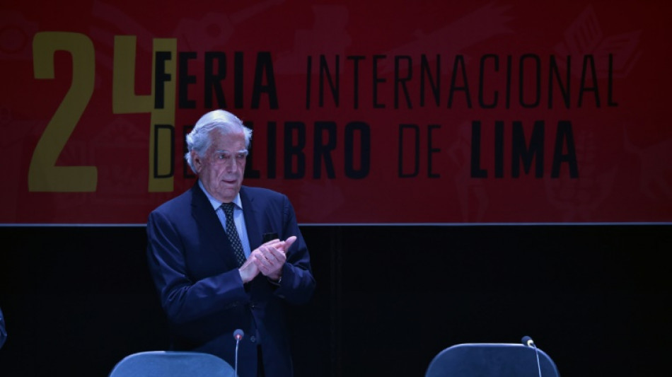 La escritora mexicana Poniatowska evoca el día que Vargas Llosa noqueó a García Márquez
