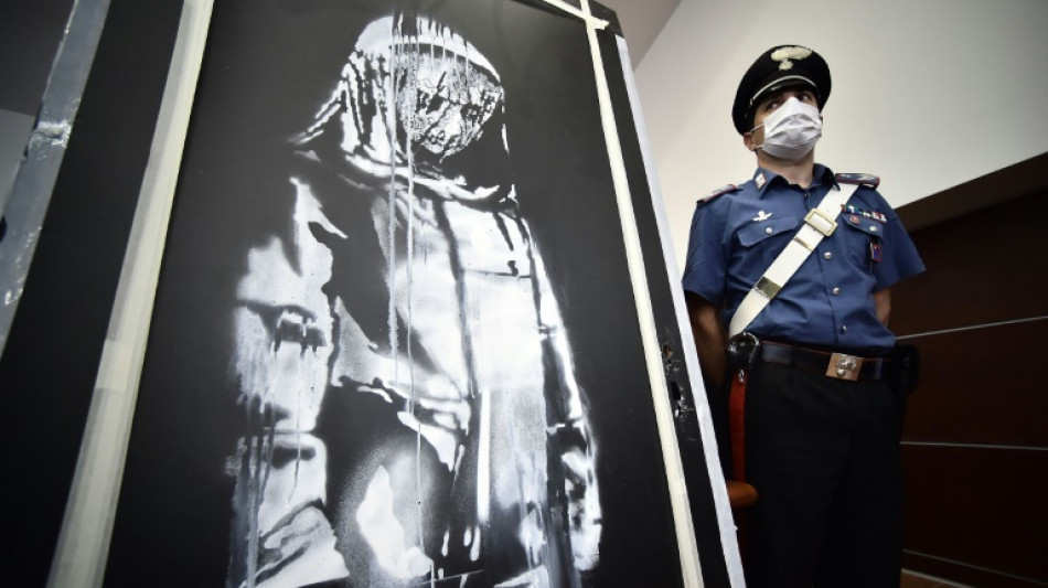 Condenan a 8 hombres a hasta 2 años de prisión por el robo de un simbólico Banksy en París