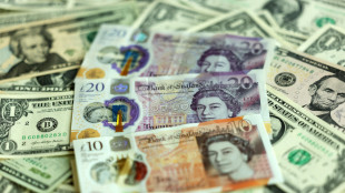 Euro apre stabile a 1,155 sul dollaro, sterlina in calo