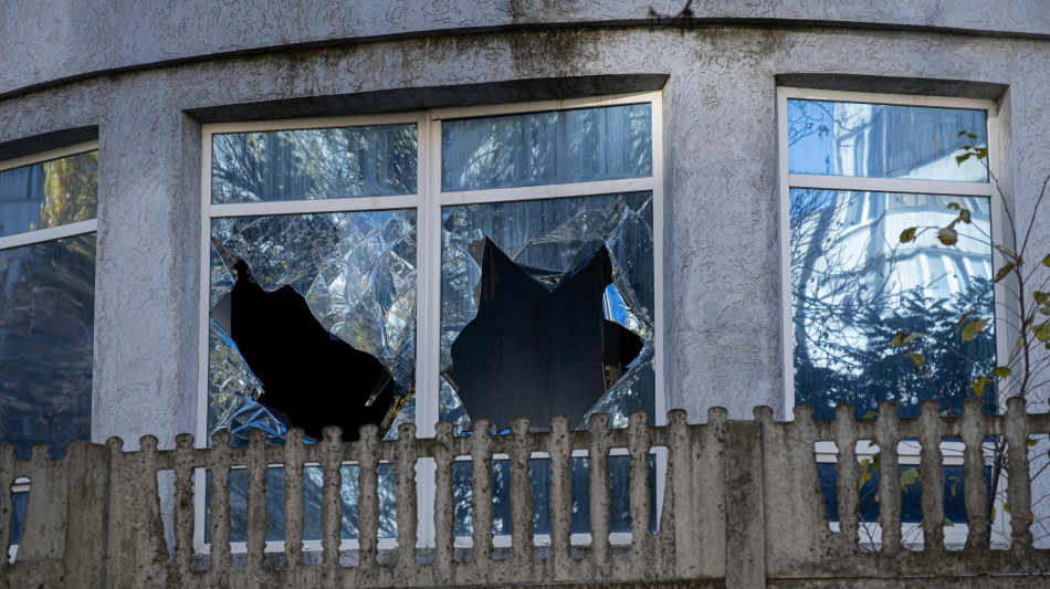 Kiev, attacco russo su Kherson, morta una donna