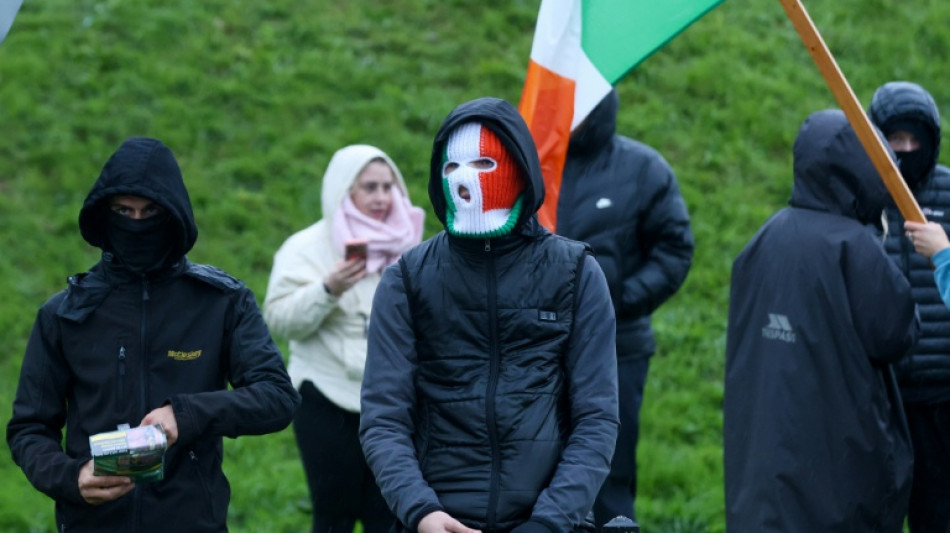 Londres appelle au calme face aux tensions li&eacute;es &agrave; une marche protestante en Irlande du Nord