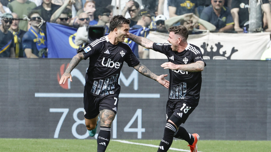 Il Parma sconfitto in casa, colpo Como che vince 1-0