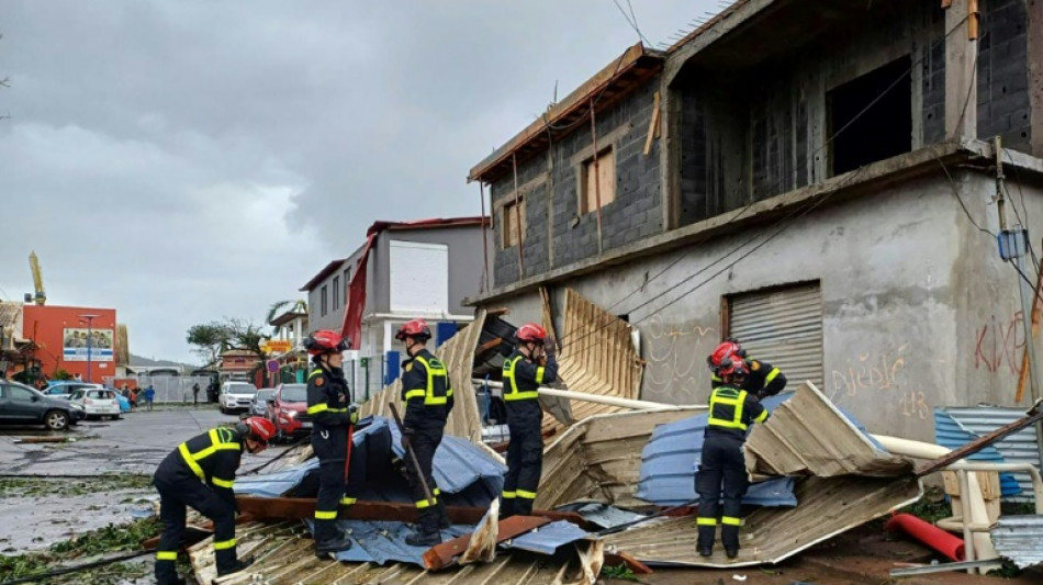 Cyclone Chido: les secours arrivent &agrave; Mayotte d&eacute;vast&eacute;, au moins 14 morts