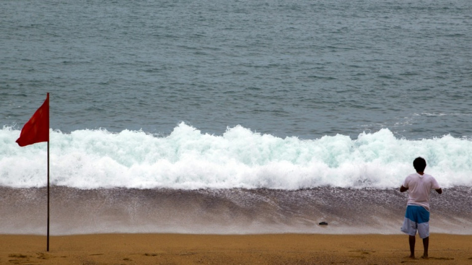 El hurac&aacute;n Priscilla gana fuerza y provoca oleaje y lluvias en M&eacute;xico