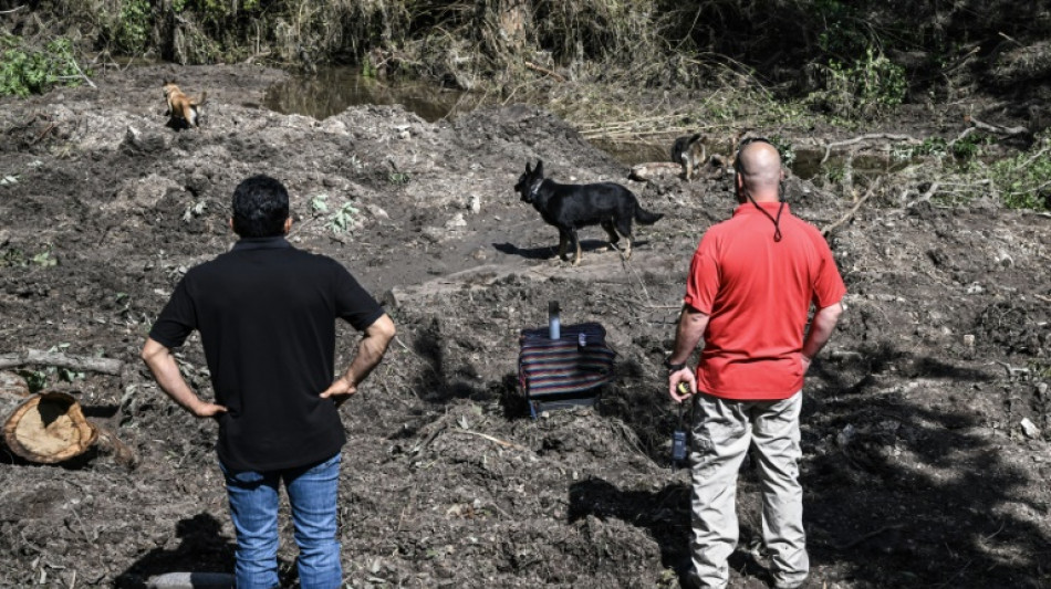Familiares buscam av&oacute; desaparecida ap&oacute;s inunda&ccedil;&otilde;es no Texas