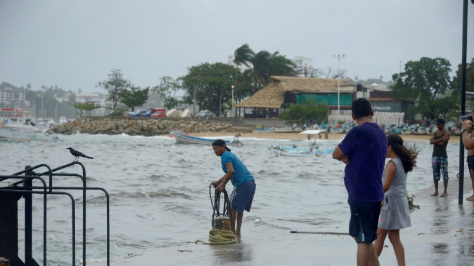 Hurac&aacute;n Hilary sube a categor&iacute;a 3 en camino a mexicana Baja California