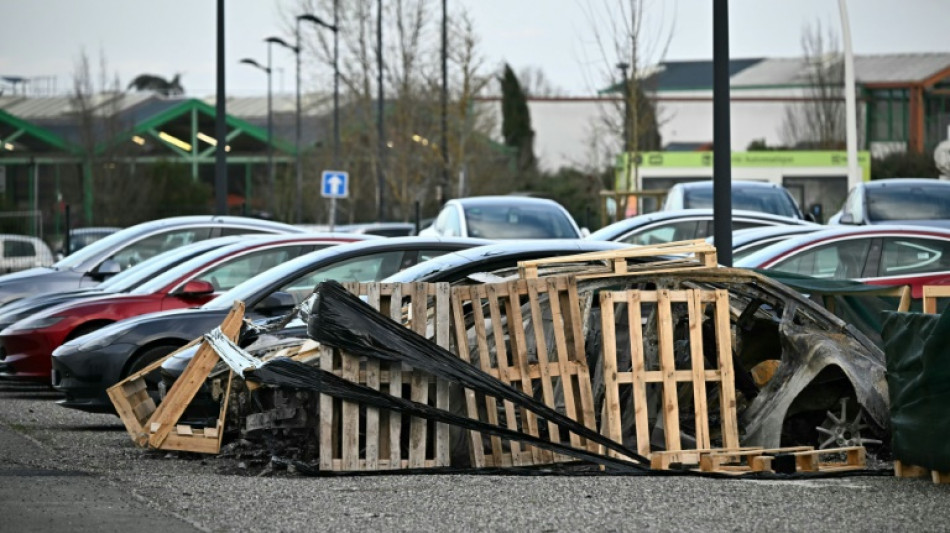 Tesla incendi&eacute;es: un collectif anarchiste revendique l'action