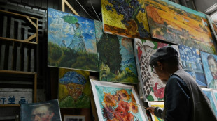Chine: au village des copies de tableaux, de vrais artistes &eacute;mergent