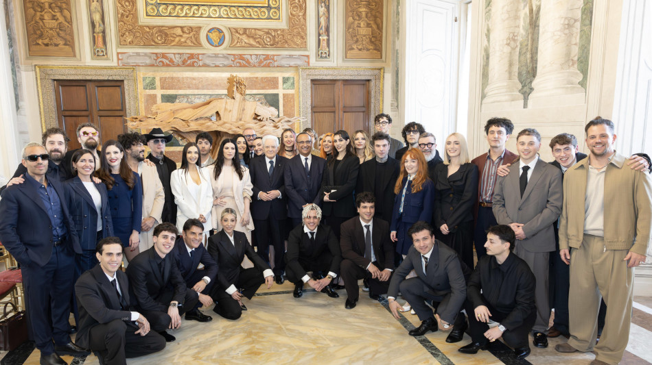 Pausini ringrazia Mattarella, 'noi facciamo musica non guerra'