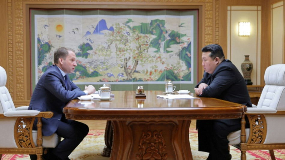 El l&iacute;der norcoreano se re&uacute;ne con un ministro ruso en una visita a Pyongyang