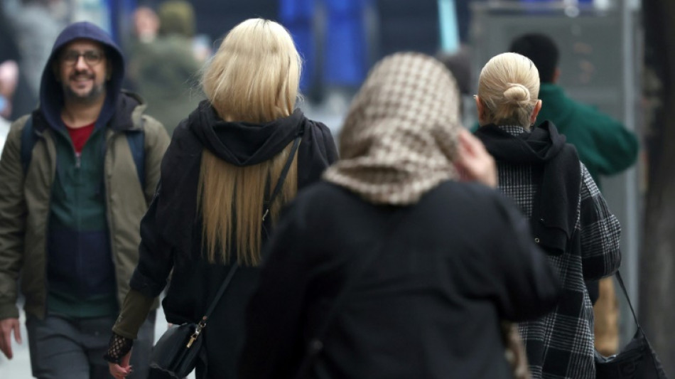 Una artista iran&iacute; canta en l&iacute;nea sin el velo