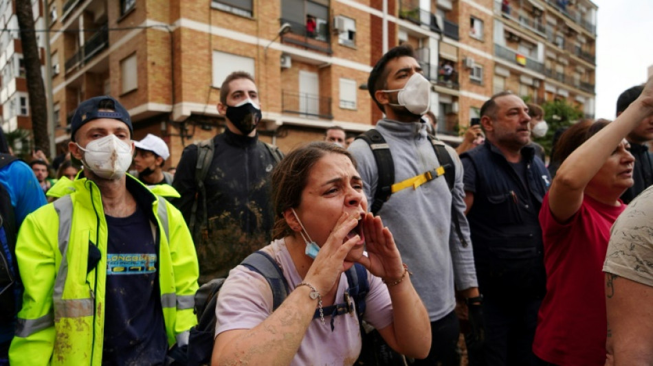 Un "estallido" en la devastada regi&oacute;n de Valencia contra la "err&aacute;tica" y polarizada clase pol&iacute;tica