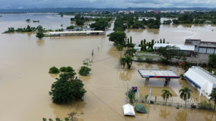 Aumenta a 98 saldo de v&iacute;ctimas de tormenta en Filipinas 