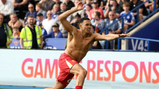 Liverpool rebaixa Leicester (1-0) e fica a um passo do t&iacute;tulo da Premier League