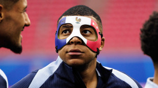 Euro 24: Mbapp&eacute; si allena a parte con maschera alla 'Osimhen'