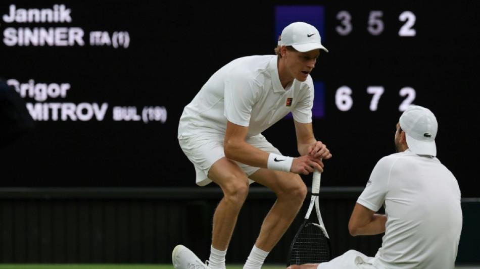Wimbledon: Sinner se sauve sur abandon, Djokovic mate la rébellion