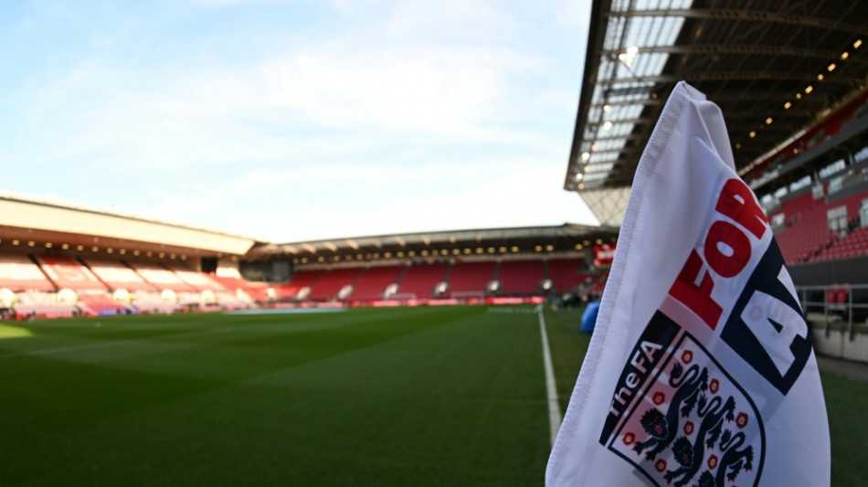 Trans-Frauen aus englischem Fu&szlig;ball k&uuml;nftig ausgeschlossen