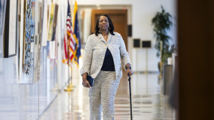 Governatrice Fed Cook presenta la causa contro Trump