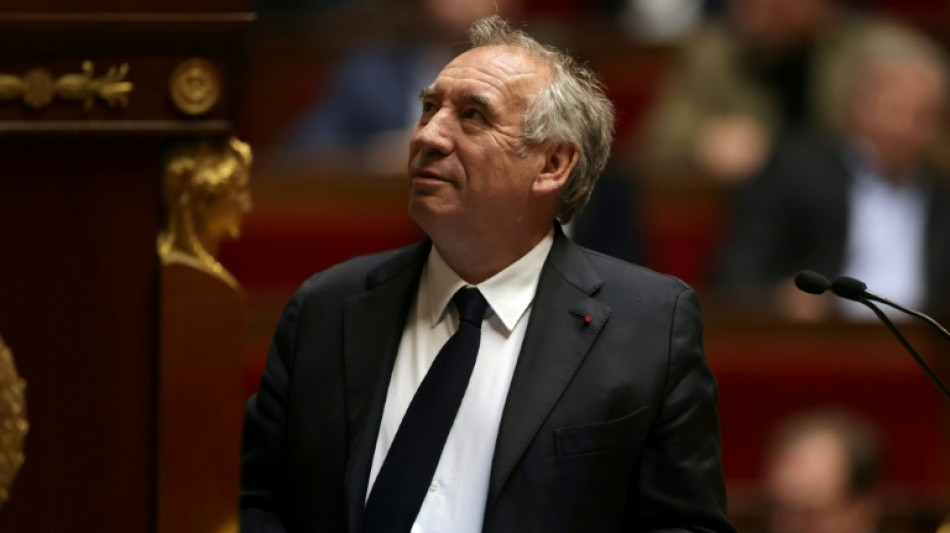 El primer ministro franc&eacute;s supera una moci&oacute;n de censura con la abstenci&oacute;n de los socialistas