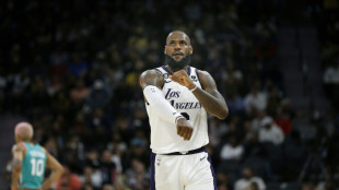 Lakers down Spurs in James's return, Celtics beat Kings