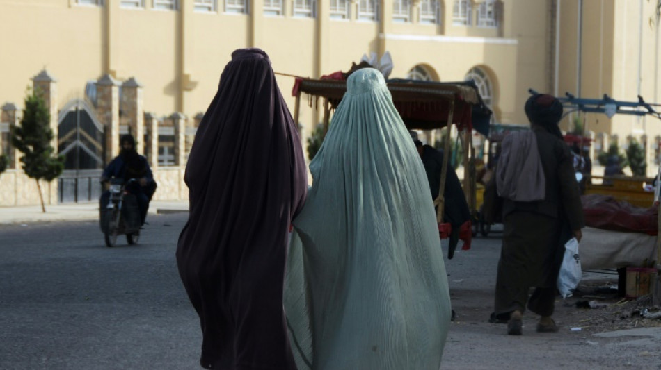 Taliban ordnen Ganzkörper-Verhüllung für Frauen in der Öffentlichkeit an