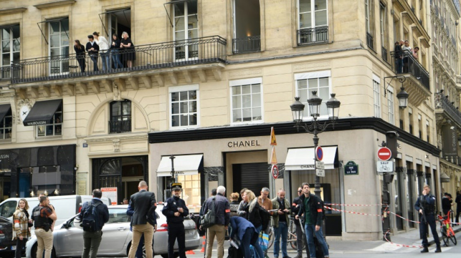 Armed gang robs Chanel boutique in Paris