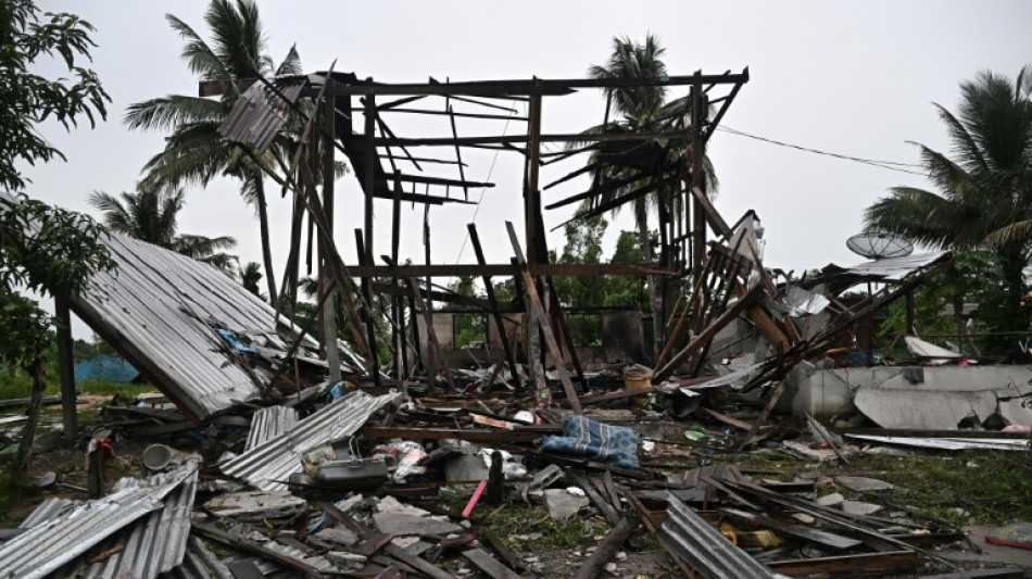 Camboya y Tailandia se citan para negociar, pero los combates contin&uacute;an