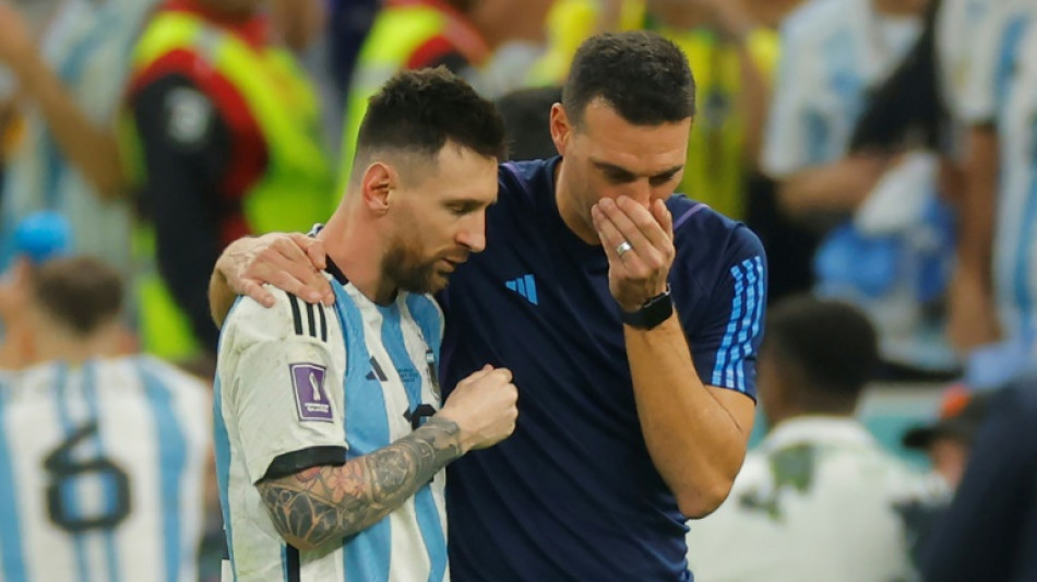Argentina coach Scaloni defends players after stormy World Cup clash