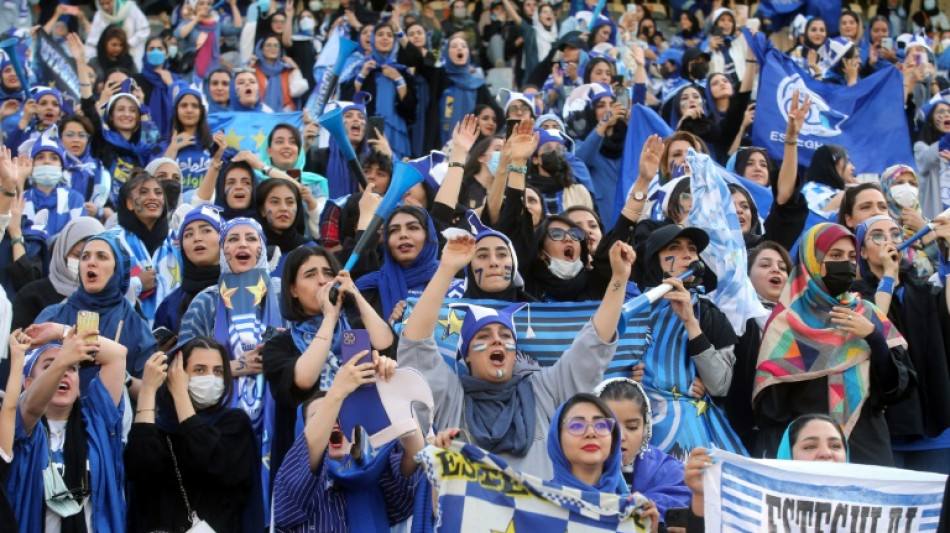 Ir&aacute;n libera a los futbolistas detenidos durante una fiesta mixta 